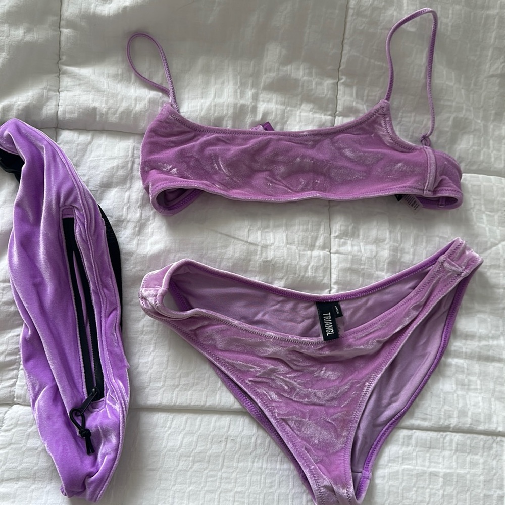 Triangl medium top and large bottom! Barely worn and in really good condition.